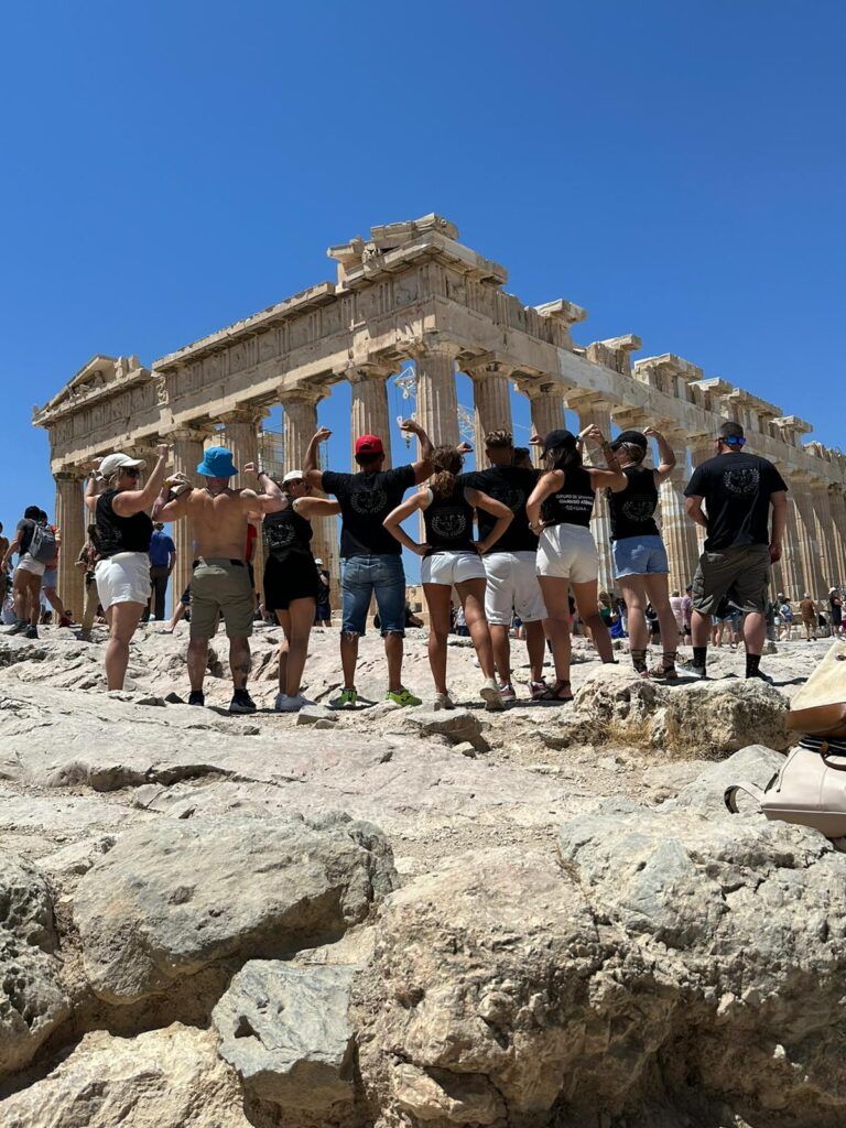 Presentes en el Acrópolis de Atenas